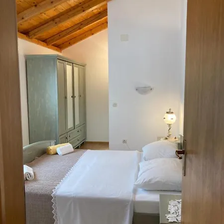 Apartment Jukica 2 - 4 Persons Vis